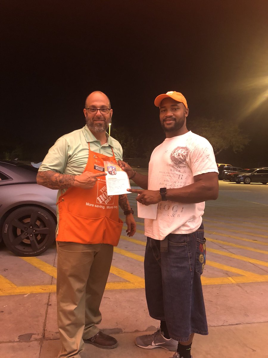hugoHDepot's tweet photo. I am blessed with the BEST freight team. But these three guys go above and beyond daily. After they finish Dept  21,22,24 they help out in other depts. #lovemyjob. #207STRONG. #webleedorange. #DIST84. Thank you team !!!!! https://t.co/b2B0j1PySx