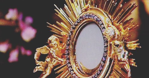 Pdelasflores's tweet photo. Hay tres jueves en el año que relucen más que el Sol, Jueves Santo, Corpus Christi y el día de la Ascensión. Hoy Jueves de Corpus NO es precepto, solo habrá Misa a las 20:30 horas, suprimiéndose la Misa de las 11:00 https://t.co/WFOm4kBRMI