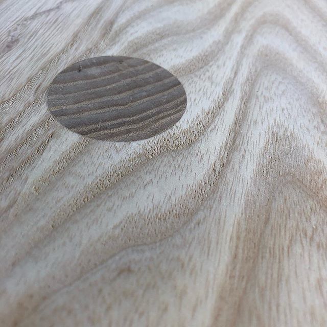 jamisonhiner's tweet image. Same wood just different end grain and figure. Sweet through tenons on these ash wood nesting tables #nestingtables #ashwood #wooddetails #woodworking #woodfigure #woodgrain #woodchaser #omaha ift.tt/2J2UlVd
