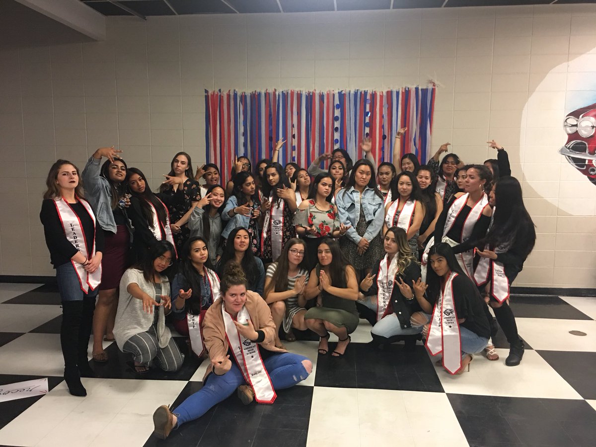 EagleNationASB's tweet photo. The Girls and Boys of AHS Leadership 17-18 https://t.co/EY5GFDetyj