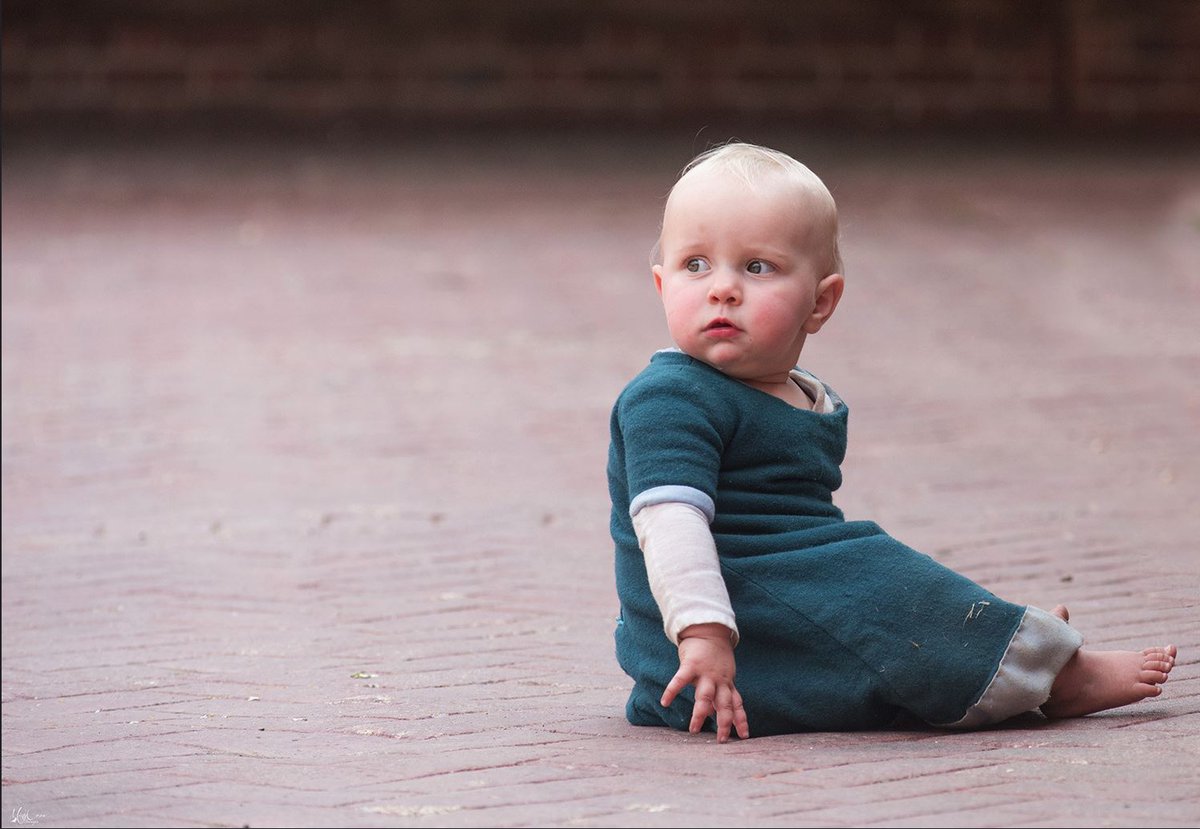 Even more confused now that I'm on the floor. #medieval #reenactment #Kentwell #ChildActor #TeamDB