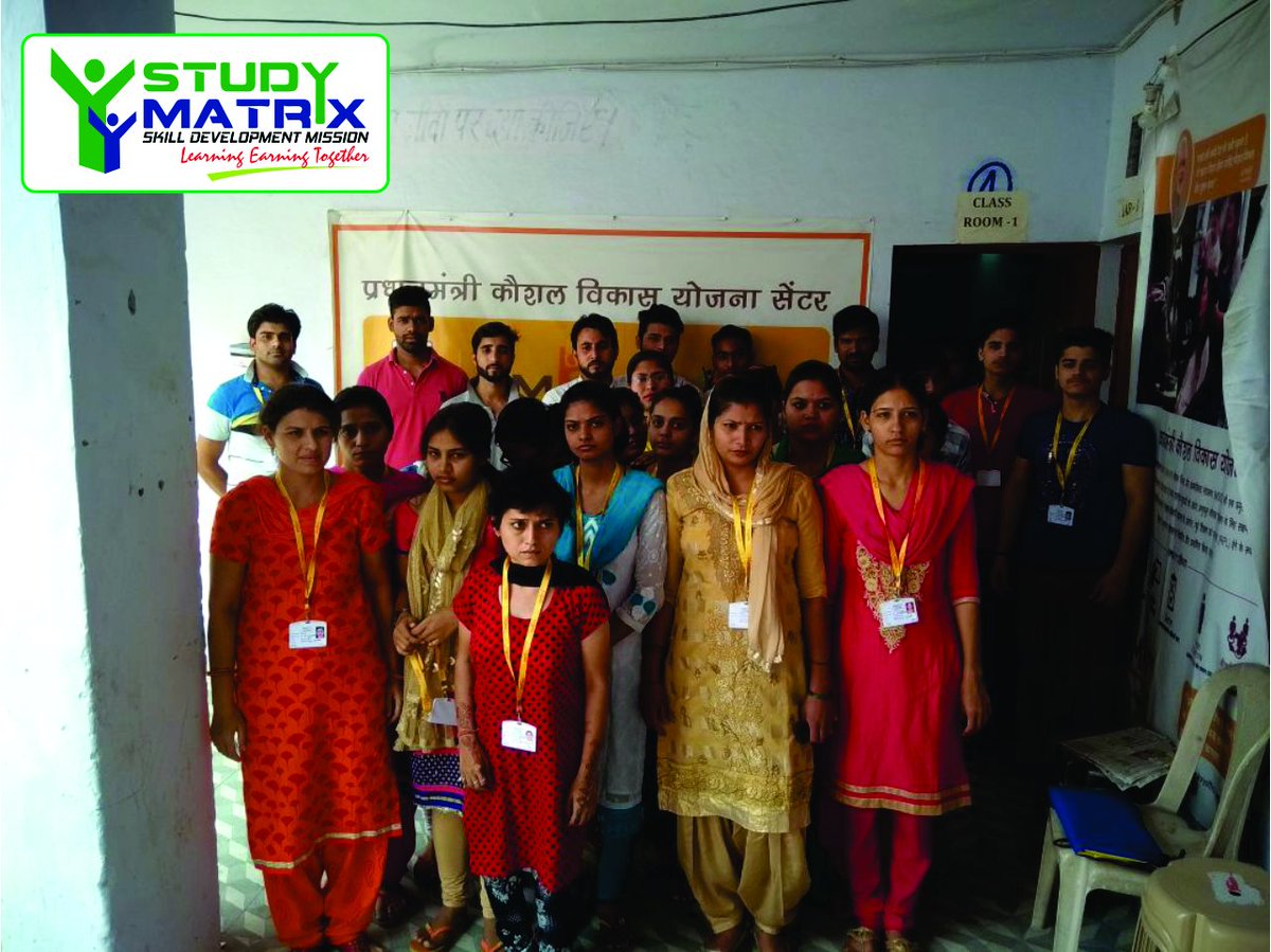 Studymatrix001's tweet photo. SMKVK UKHLANA - HAND EMBROIDERY ( BATCH ASSESSMENT )

 #pmkvy #studymatrix #yuvaumang #smkvkukhlana https://t.co/os4272D9MV