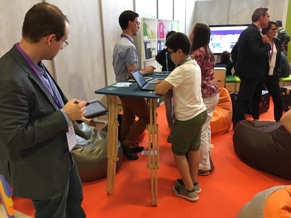 omnidesignfr's tweet image. Les jeunes s’approprient les nouveaux espaces d’éducation au stand @Manutan_Coll à #Orme2018 ! #éducation #futurdeleducation #changerlecole