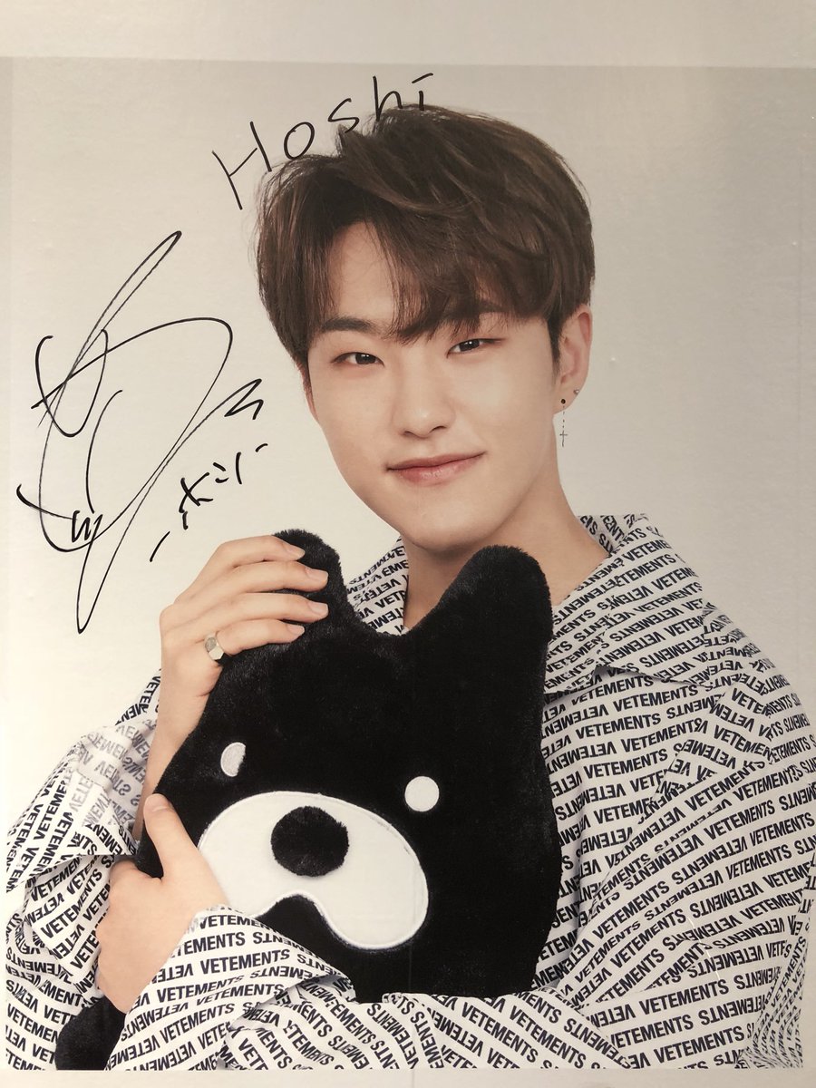 P Hikaru Seventeen Popup Store ピアス書き足しとるかわいすぎてなく ㅠㅠ 호시 순영 권순영 세븐틴 캐럿 Hoshi Soonyoung Seventeen ホシ Seventeen Japandebut T Co Ozwpotxfef