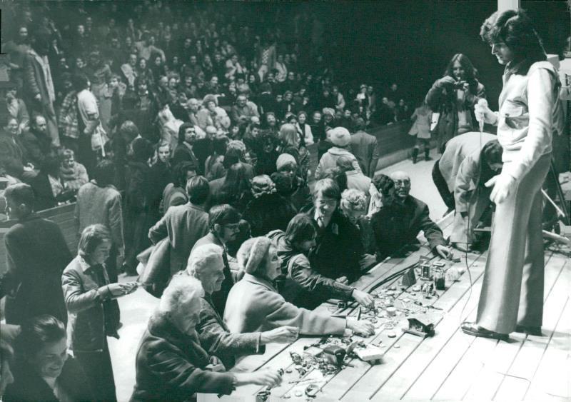 IMS_Photos's tweet photo. Psychic powers and magic - URI GELLER special auction:
https://t.co/n1Eb52cViW
#Psychic #psychics #vintage
#pressphoto #pressphotography #archive #archivephoto #archivephotography #nostalgia #nostalgi #pressfoto #pressbild #pressarkiv #foto #fotografi #photo #photography #history https://t.co/Rn5OOuJGo9