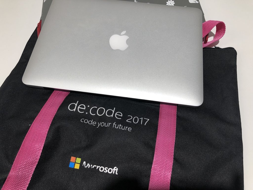 hotoke_nagasan's tweet image. マイクロソフトのde:code 2017のトートバッグに中身がMacBook Pro (笑)
#decode18 #decode17 #decode
#decode2018 #decode2017
#マイクロソフト #Microsoft 
#Apple #アップル #Mac #MacBookPro