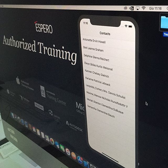 esperosrl's tweet image. Simulatore di #iphonex al corso #appleswift in #esperotraining