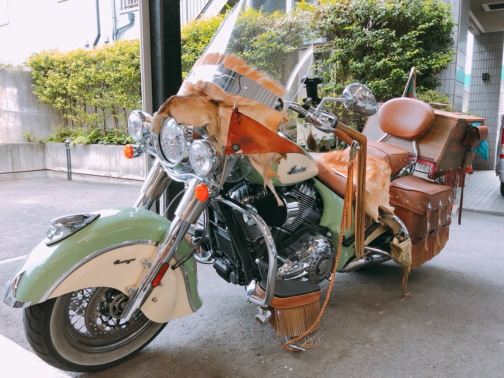 motosquaretokyo's tweet photo. 先日RoadmasterのN様よりまたまた差し入れを頂いてしまいました(*´꒳`*)
もうすぐ楽しみな出来事も待っておりますしね...！！！！✨
#IndianMotorcycle 
#chiefclassic #roadmaster #chiefvintage https://t.co/V6ld2NrPoq