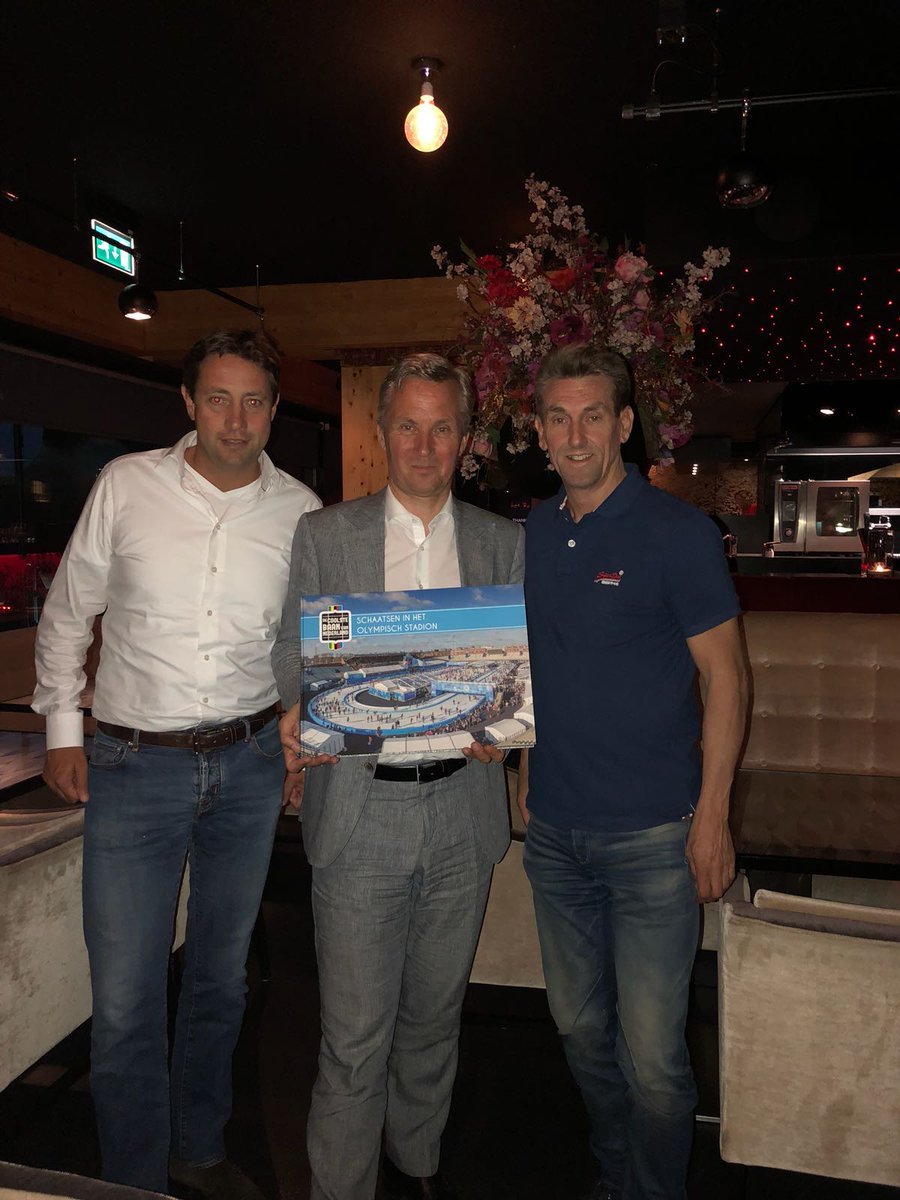 Gisteravond overhandigden we het eerste fotoboek van de #CBvNL aan <a href="/ericvanderburg/">Eric van der Burg</a>. Tijdens de #CBvNL en de ISU WK Allround altijd betrokken, bevlogen en positief over de unieke sportervaring in het <a href="/olympisch/">Olympisch Stadion</a> Stadion. Je was een fantastische wethouder Sport. Bedankt!