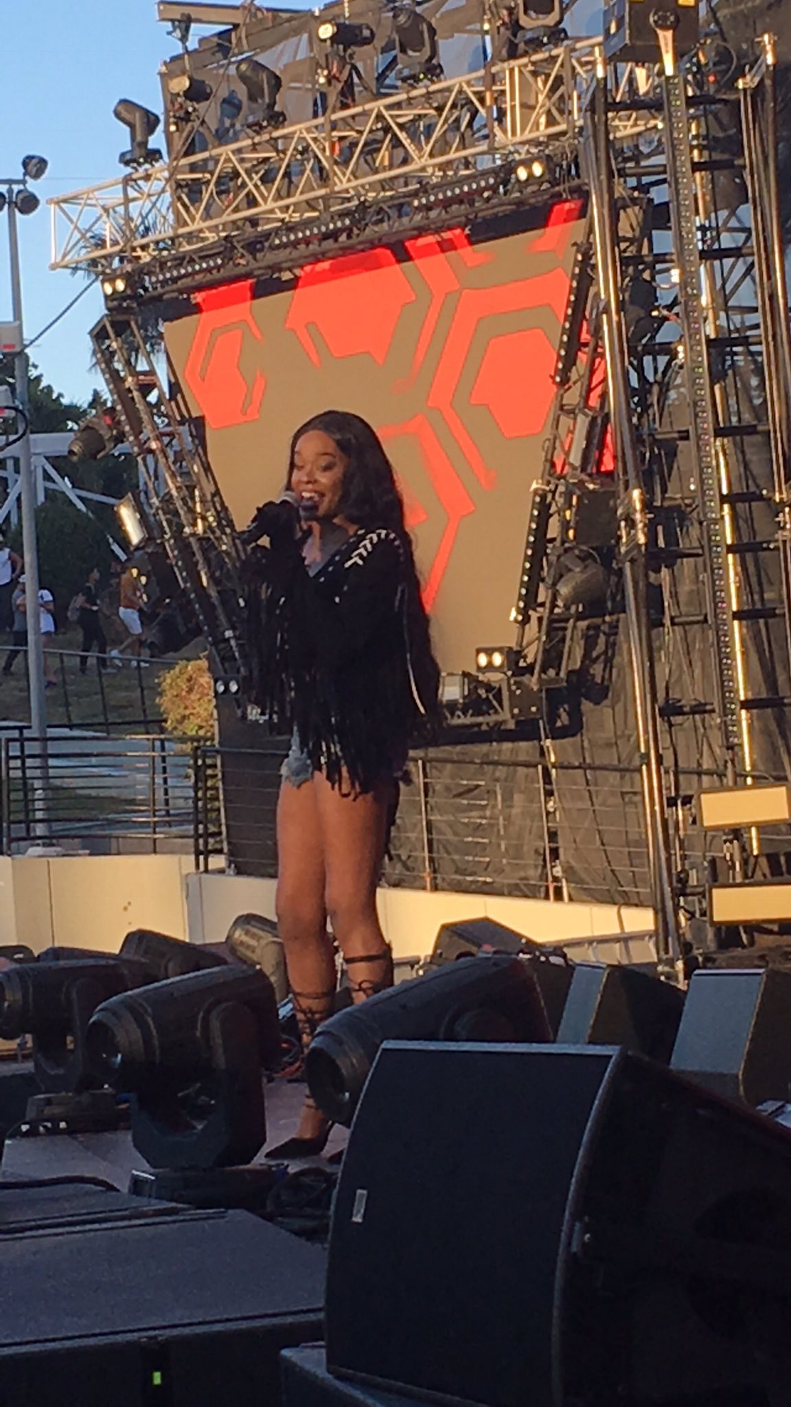 HAPPY BIRTHDAY AZEALIA BANKS MY QUEEN 