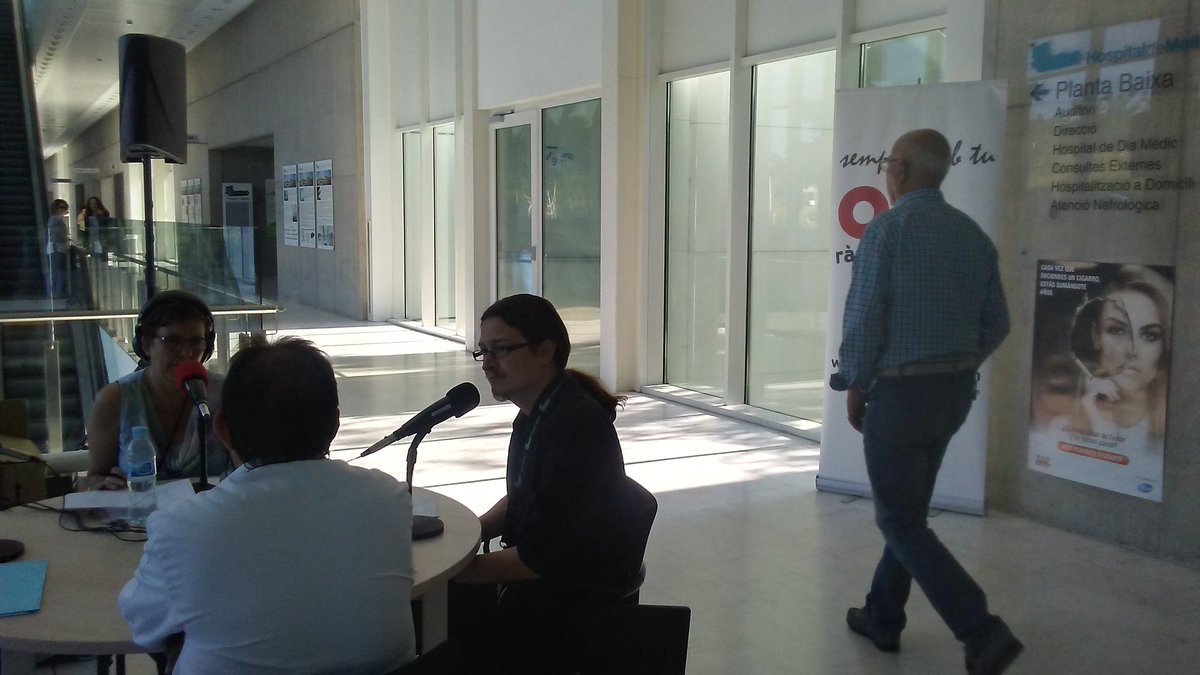 fsmhospital's tweet photo. Comencem el #DiaMundialSenseTabac amb @radiomollet963 en directe a l'#HospitaldeMollet i parlem del projecte #EntitatSaludable. #ssfcat18 #UNFOLLOWTABAC @COIBarcelona https://t.co/rpM17iMM0C