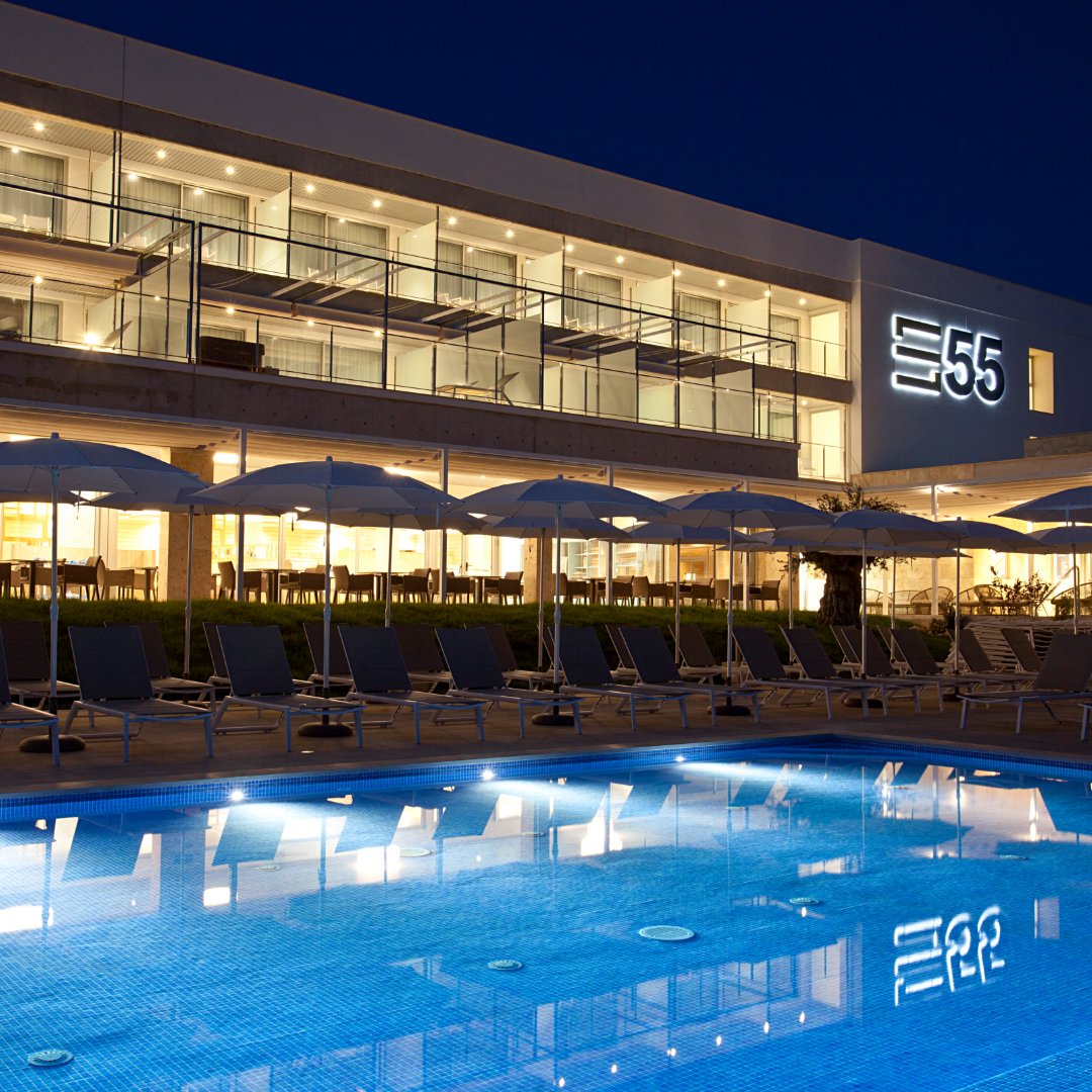 sethotels's tweet photo. ¿Y qué no es espectacular nuestro #Hotel55 por la noche? 
Descúbrelo por ti mismo este verano.
+ info y reservas:
☎️ 971 21 73 44
📧 reservas@sethotels.com
#sethotels #sethmoments #menorca #viajar #islasbaleares https://t.co/UOK0Tb4dlY