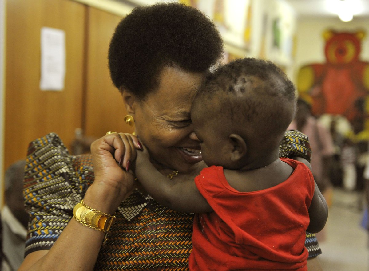 UNICEFZIMBABWE's tweet photo. Today it's #TBT! In 2010, Child Rights Activist, Graca Machel visited #Zimbabwe, and spent time with orphans and children living with HIV to understand the economic challenges they faced and how best to protect their rights. #ForEveryChild https://t.co/wTc9m0Hlbk
