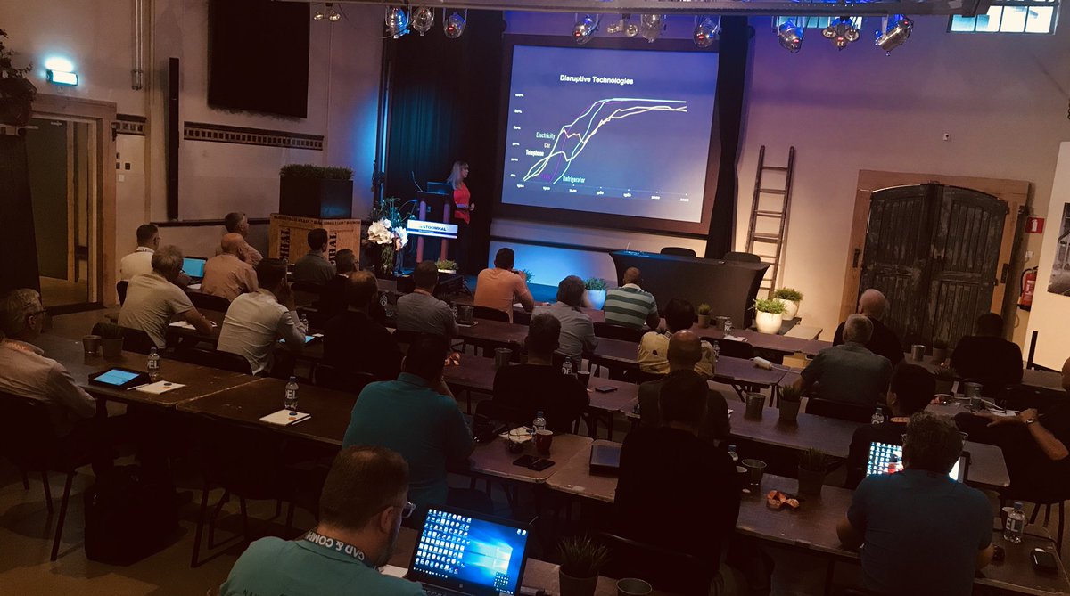 CollinVanKooten's tweet photo. En we zijn gestart met #OPENAIR2018! @Lynn_Allen on stage! The future of making buildings. #innovatie @cadcompany https://t.co/XimlcjYFid