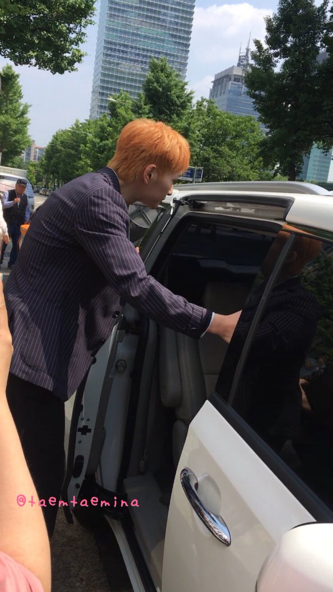 taemtaemina's tweet photo. 180531

オニュさんの車の乗り方よ
かっこよすぎて変な声でた....... https://t.co/y60xinYFva