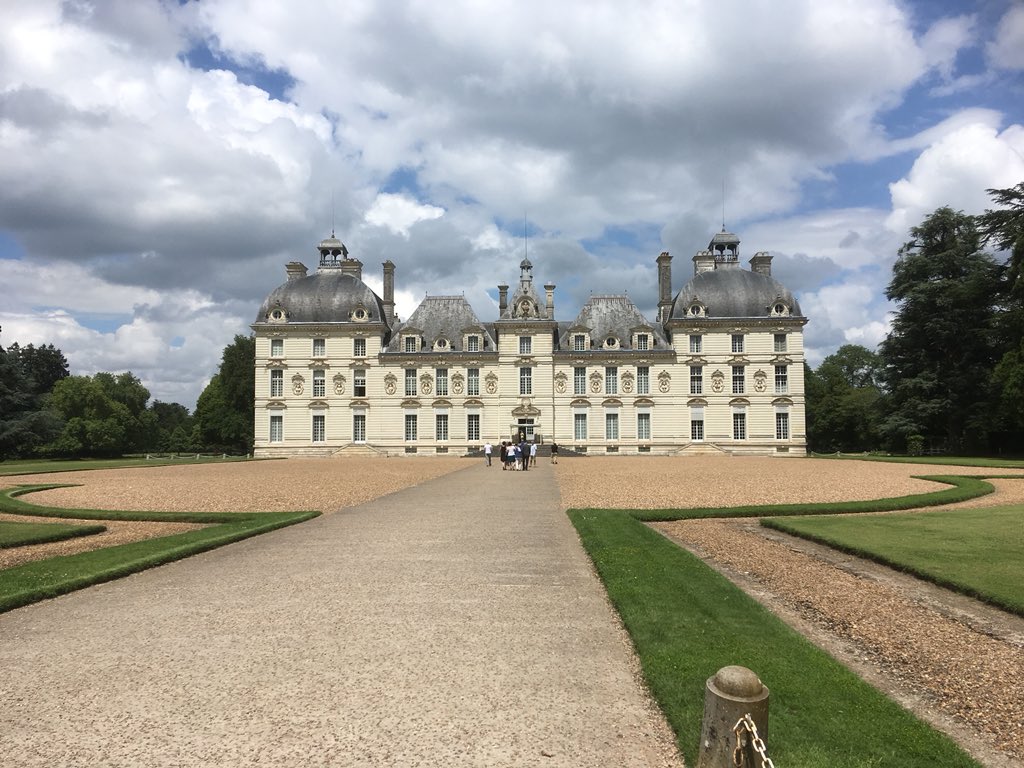 CallSingers's tweet image. A very full day of singing yesterday at two Chateaux. We performed in the bridge gallery at Chenonceau and on the Trophy Room at Cheverny. #callingtonsingersontour