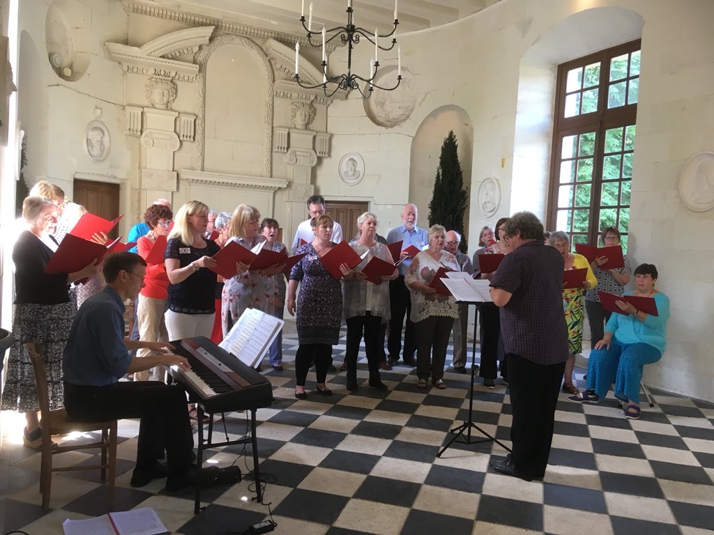 CallSingers's tweet image. A very full day of singing yesterday at two Chateaux. We performed in the bridge gallery at Chenonceau and on the Trophy Room at Cheverny. #callingtonsingersontour
