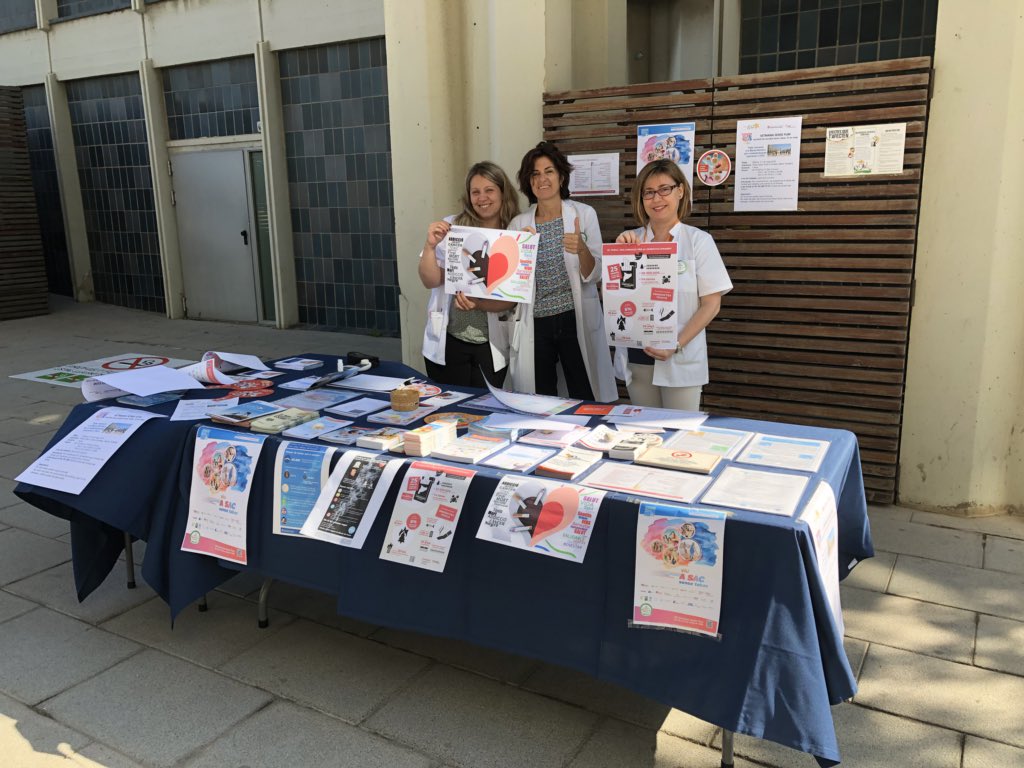 TobControlUnit's tweet photo. Ja ho tenim tot a punt per informar a pacients, familiars i professionals dels beneficis de deixar de fumar per “Viure a sac sense tabac” en el #DiaMundialSenseTabac #ssfcat18 #unfollowtabac #WNTD @ICOnoticies https://t.co/A8AjhpKyEU