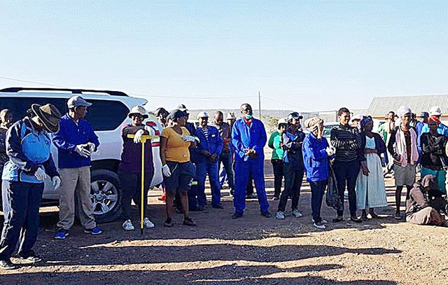 TheNamibian's tweet photo. #YouthPaper All the schools in Hardap region were part of the cleaning on 22 and 23 May as part of the nationwide #cleanNamibia campaign on Friday, 25 May. https://t.co/SwITJkh0YI https://t.co/yg07VwBWdW