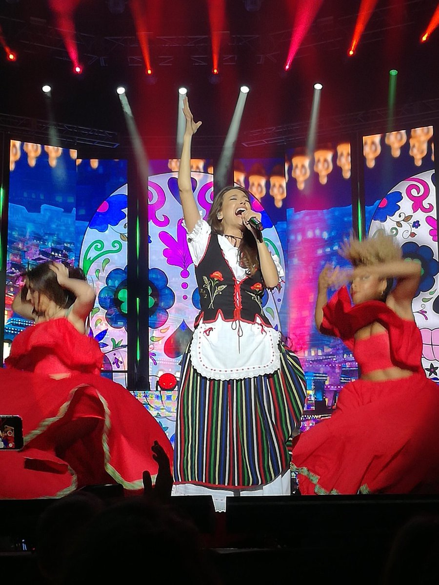_3timesA_'s tweet photo. Ana Guerra / War desprende emoción, magia, seguridad, talento 

@AnaG_ot2017 gracias por todo

#OTConciertoTenerife #OTenerife https://t.co/ev6Nb6uX4W