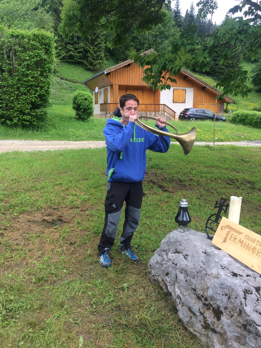 LoicFeltrin38's tweet photo. Le clairon a retenti à 10h11. Départ prévu à 11h11. On y est. La deuxième édition de la #terminorum est lancée.
Vivez en direct l'enfer de la Chartreuse Terminorum sur @ledauphine https://t.co/q5ExiszcMp