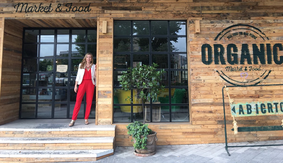 MireiaPorta's tweet photo. Hoy en un marco incomparable sesión de co-working con mis 2 “súper compis” @tbarocatafau @Patri_Psicologa
seguro que será un día muuuy nutritivo 😋 @Zespri_es #zesprithinklab https://t.co/G23vpKIkwk