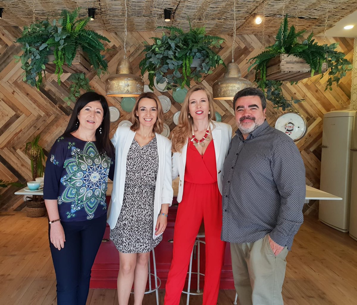 MireiaPorta's tweet photo. Hoy en un marco incomparable sesión de co-working con mis 2 “súper compis” @tbarocatafau @Patri_Psicologa
seguro que será un día muuuy nutritivo 😋 @Zespri_es #zesprithinklab https://t.co/G23vpKIkwk