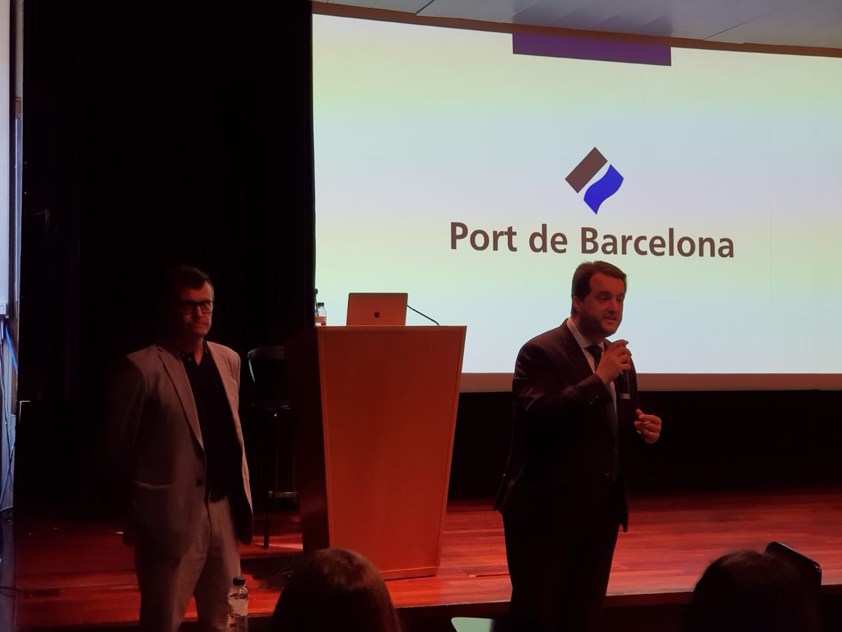 PortdeBarcelona's tweet photo. Comença la jornada amb la presentació dels reptes finalistes de #portinnova per part de @ArellanoGil, adjunt a Direcció del #PortdeBarcelona https://t.co/mGNZavyDHN