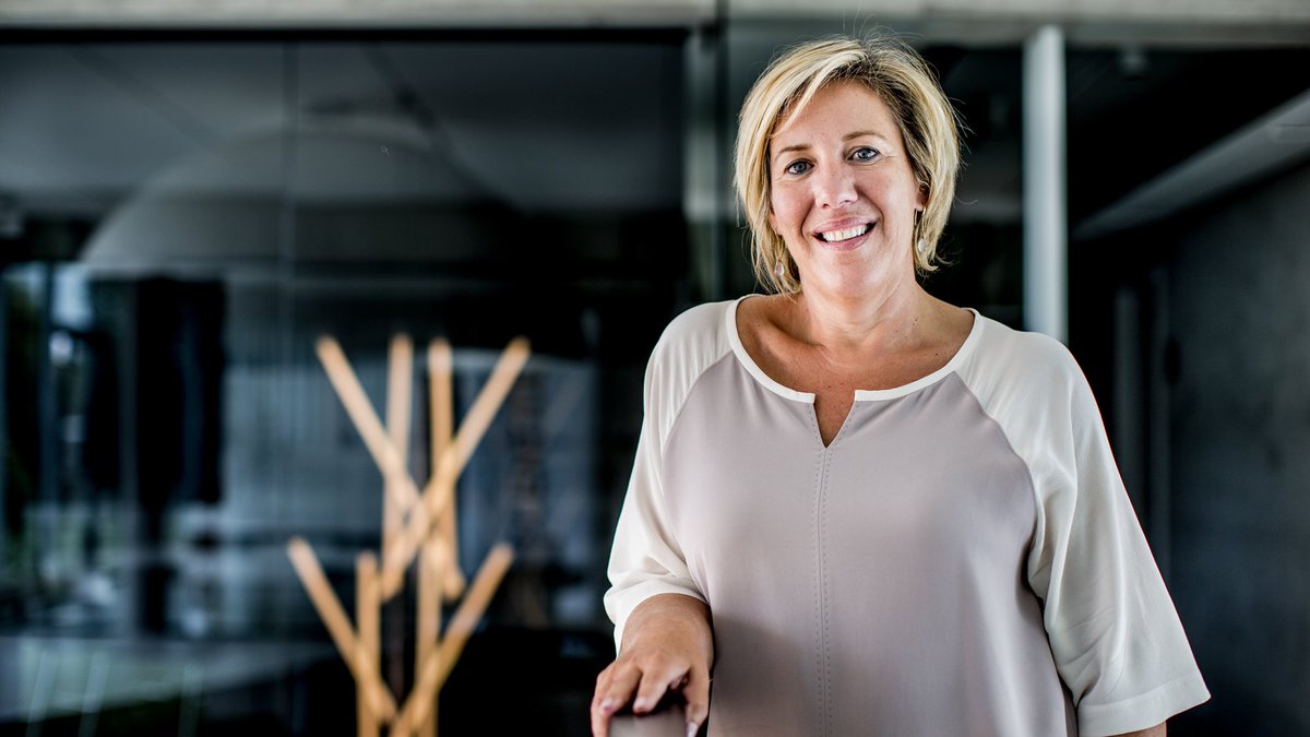 Als er nog iemand het gat in de markt gevonden heeft, laat het ons dan weten! Dan geven wij dat alvast door aan onze studiogast van vandaag, Conny Vandendriessche, jurylid in De Leeuwenkuil #debende
