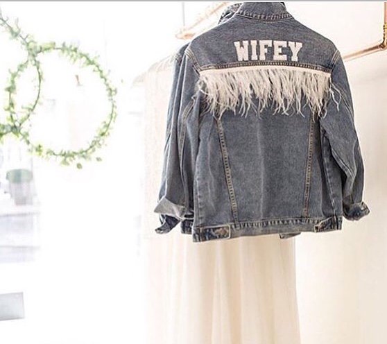 PerfectWedding's tweet image. Added to must-have wishlist. ✅ 
#need #want #bridejacket #wifey #denimjacket #wishlist #bridetobe #weddingday #weddingfashion