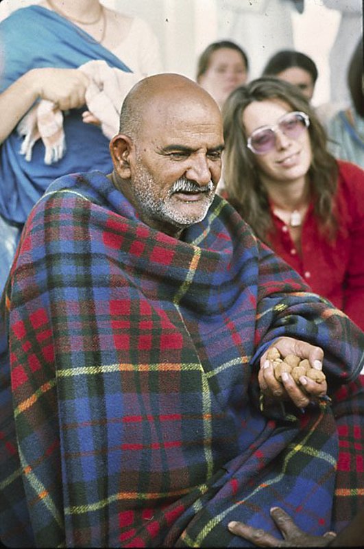 "You don't have to change anybody, you just have to love them."

~Maharaj-ji
nkbashram.org 

#Baba #JaiGurudev #NeemKaroliBaba #LoveEveryone