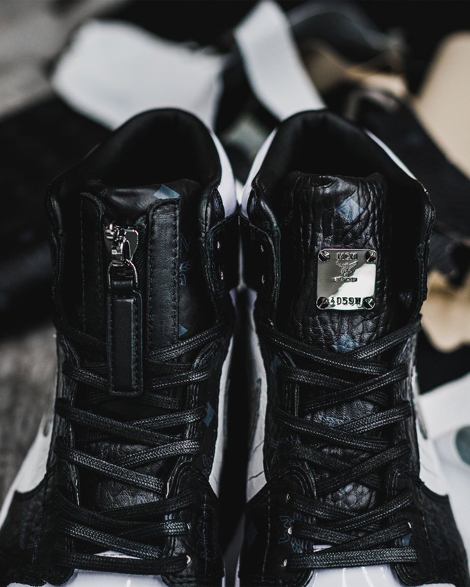 UBIQLAB's tweet photo. A private client utilized our UBIQLAB by bringing in an MCM duffle bag, and adding alligator flank and ostrich leg to create this personal version of a MCM x Air Jordan 1. Create your own masterpiece by hitting the link to get started. #UBIQLAB

https://t.co/zBEcDxiAeK https://t.co/oTFCF3gDFS