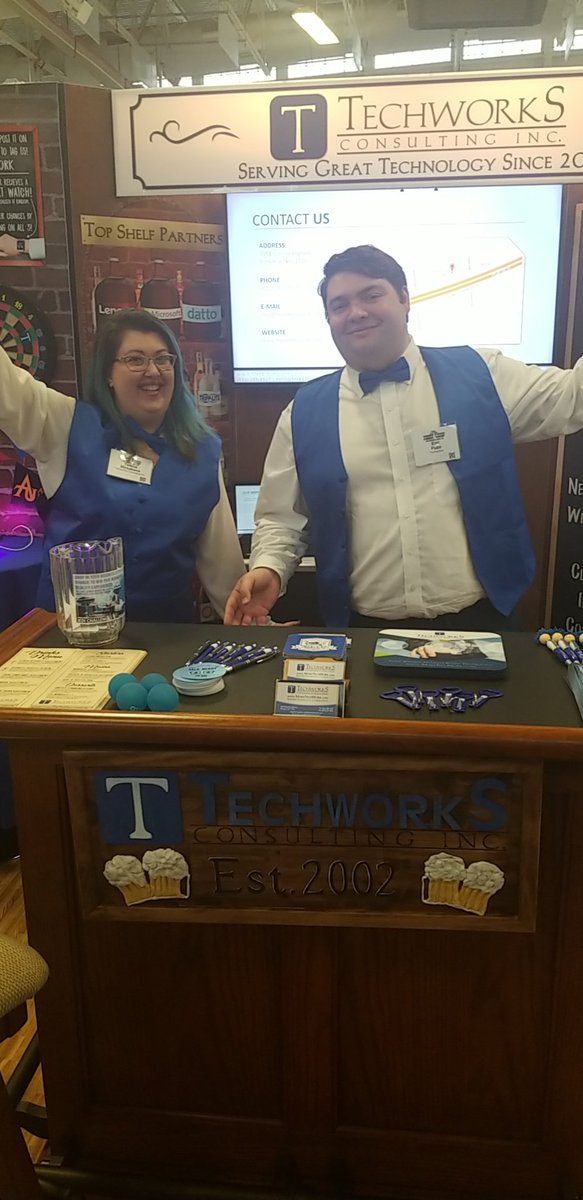 YMDesigns_'s tweet image. Your resident bartenders are serving great technology at the @HIA_LI Trade Show. Come through! #hialitradeshow #maketechwork