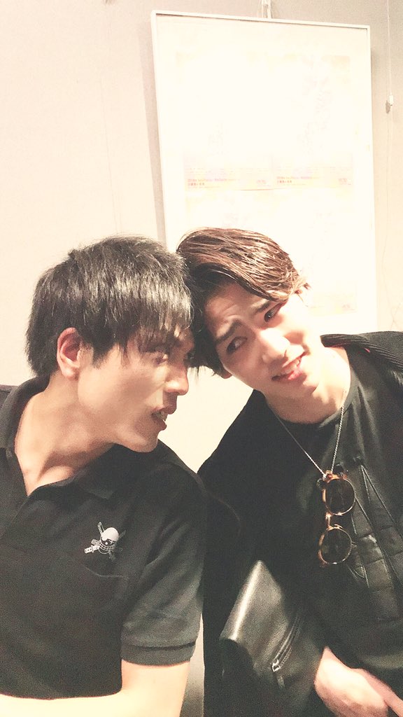 shingo_yojoh's tweet photo. 今日も有難うございましたー！！

平日にも関わらず熱い応援、Wカーテンコール本当に嬉しかったですー！

そして、今日は和哉が来てくれました✨

ただでさえイケメンだったのに、更にカッコよくなっててもう。。。ねっ！（笑）

これからも一緒に戦っていこうなーっ！ᕦ(ò_óˇ)ᕤ

#ハナミズキの約束 https://t.co/rcTBcChYq0
