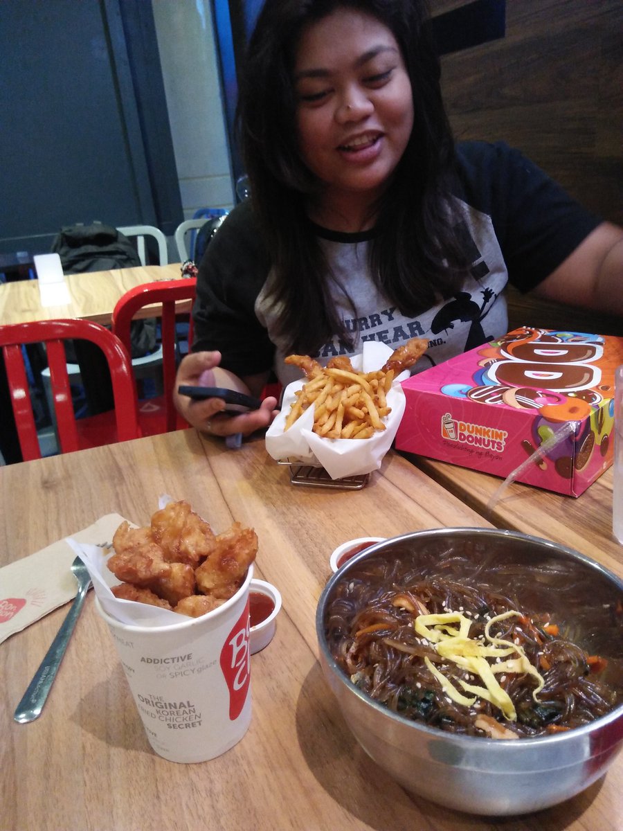 danaliecs's tweet photo. parang dati sa clubhouse lang tayo, kwek kwek at fishball sa swing, pero ngayon nakaangat na tayo sa social ladder, nakapagbonchon na tayo!!!! @AraPeeee 💕  #kapitbahayperoonceayearmagkita #magma #truefriend #bestconversations https://t.co/NkyKR5hxuZ