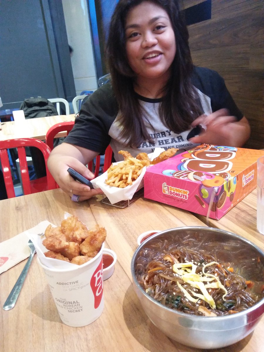 danaliecs's tweet photo. parang dati sa clubhouse lang tayo, kwek kwek at fishball sa swing, pero ngayon nakaangat na tayo sa social ladder, nakapagbonchon na tayo!!!! @AraPeeee 💕  #kapitbahayperoonceayearmagkita #magma #truefriend #bestconversations https://t.co/NkyKR5hxuZ