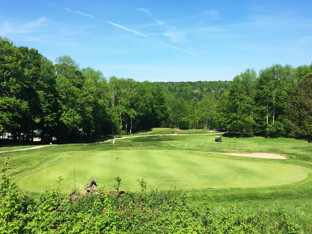 Mont_Orford's tweet photo. Avez-vous vu comme notre terrain de #golf est BEAU ? 😍 Réservez votre départ en ligne pour une fin de semaine sous le soleil ! #MontOrford #Cantonsdelest #Estrie ⛳️ https://t.co/iDUaGkWey2 https://t.co/kN5VjXdVp9