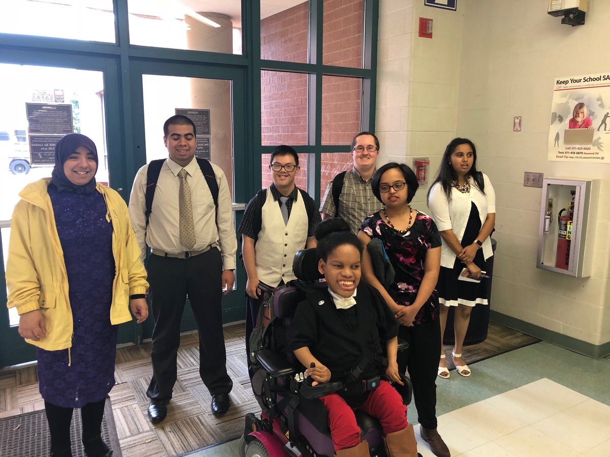 trainerkaty71's tweet photo. #successfulstudents #endofyearEFOcelebration #hardworkpaysoff #Congratulations 🎊🎉🎈@chsBestBud18 @CHS_Leadership @2018CHSPride https://t.co/7ituBw5g3d