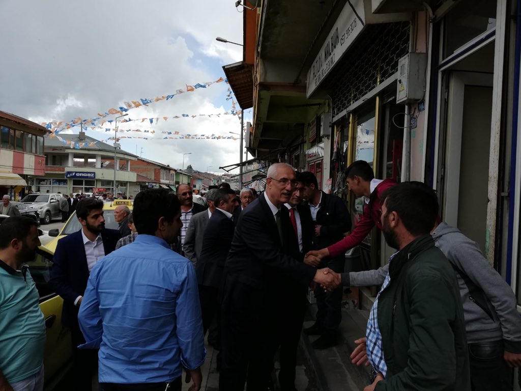 FeyziBerdibek1's tweet photo. #Karlıova’da değerli ilçe halkımız ve esnafımızla buluştuk.
#VakitKarlıovaVakti https://t.co/nR29JlcFO2