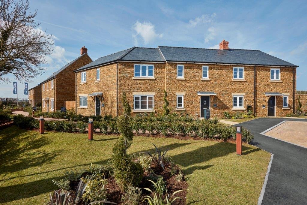 Properties for all tastes and requirements at Hayfield Views. Come view the show #home to appreciate the inspiring #interiors, elegant designs & exciting layouts. Reservations already taken! #GreatBourton @HayfieldHomes Click here for info socsi.in/PMdRv