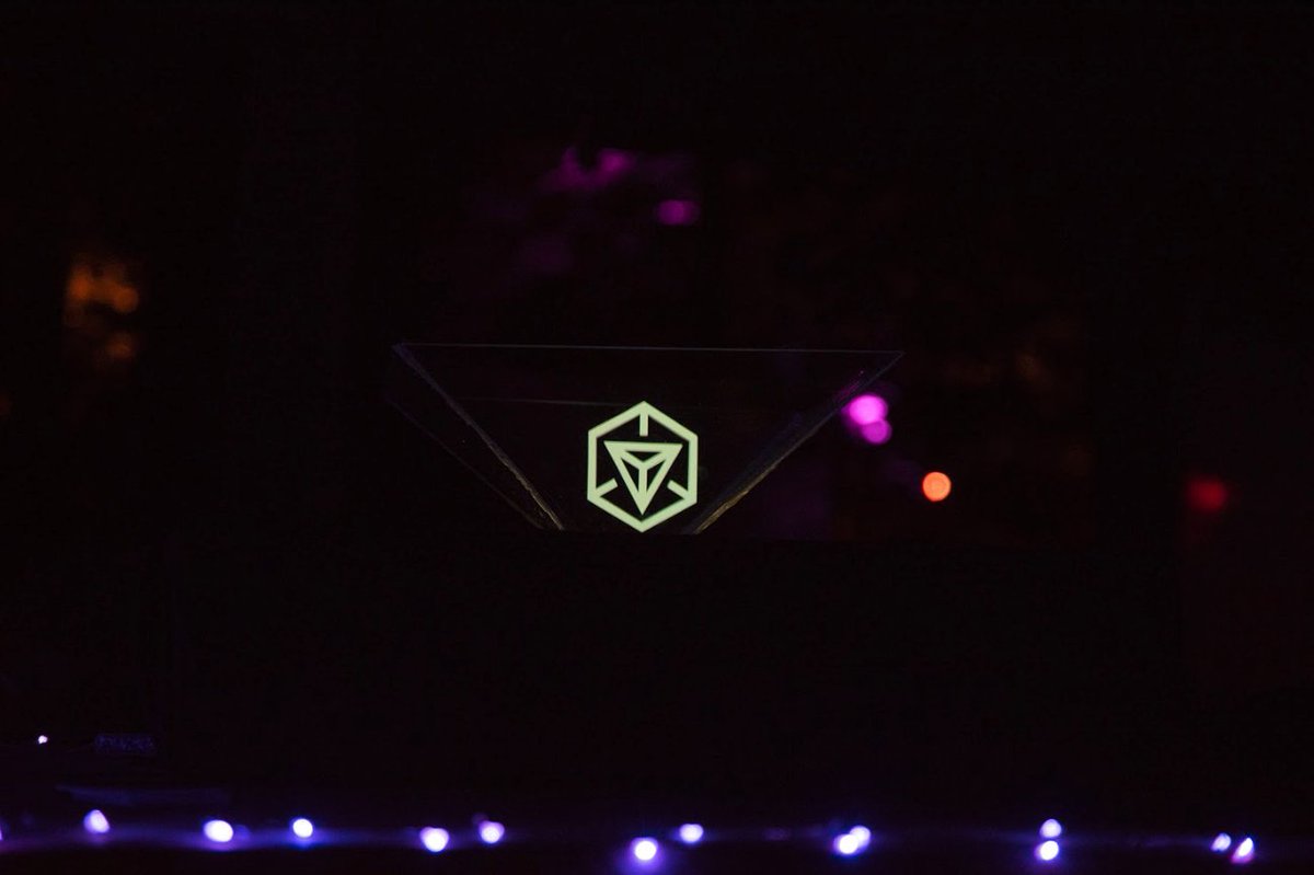 ingress's tweet photo. Create. Explore. Reinvent. Agents took these three words to heart. Holograms, glyphs, globes and a -- dragon -- are some of the things that Agents at Schloss Kaltenberg's Epiphany Night made! Here are some photos of the Portal Luminance Projects from there. 

#EpiphanyNight2018 https://t.co/MKdvJ8sVKw