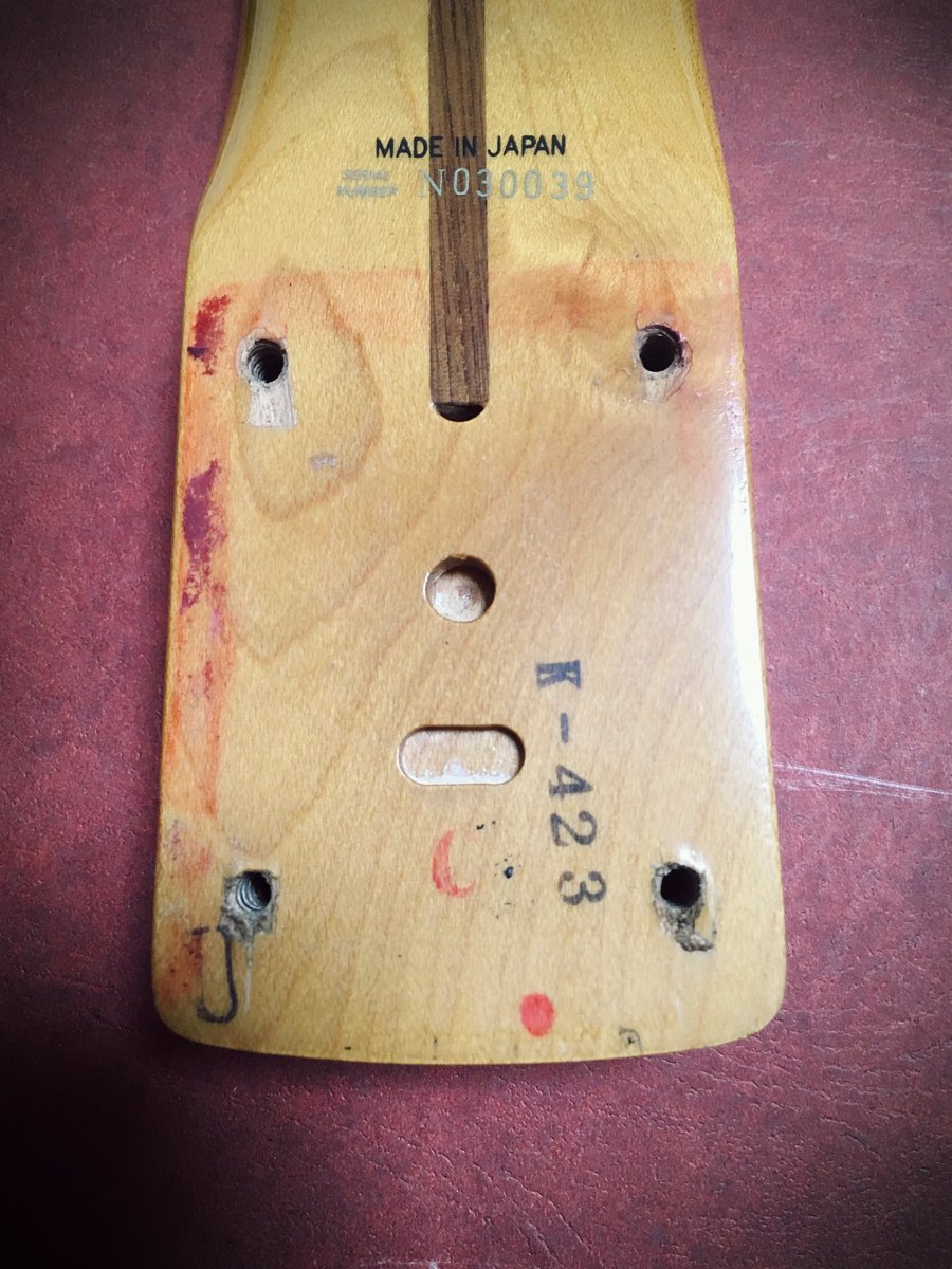 Fender Japanのネックを外してみた👋(΄◉◞౪◟◉｀) ネックポケットは