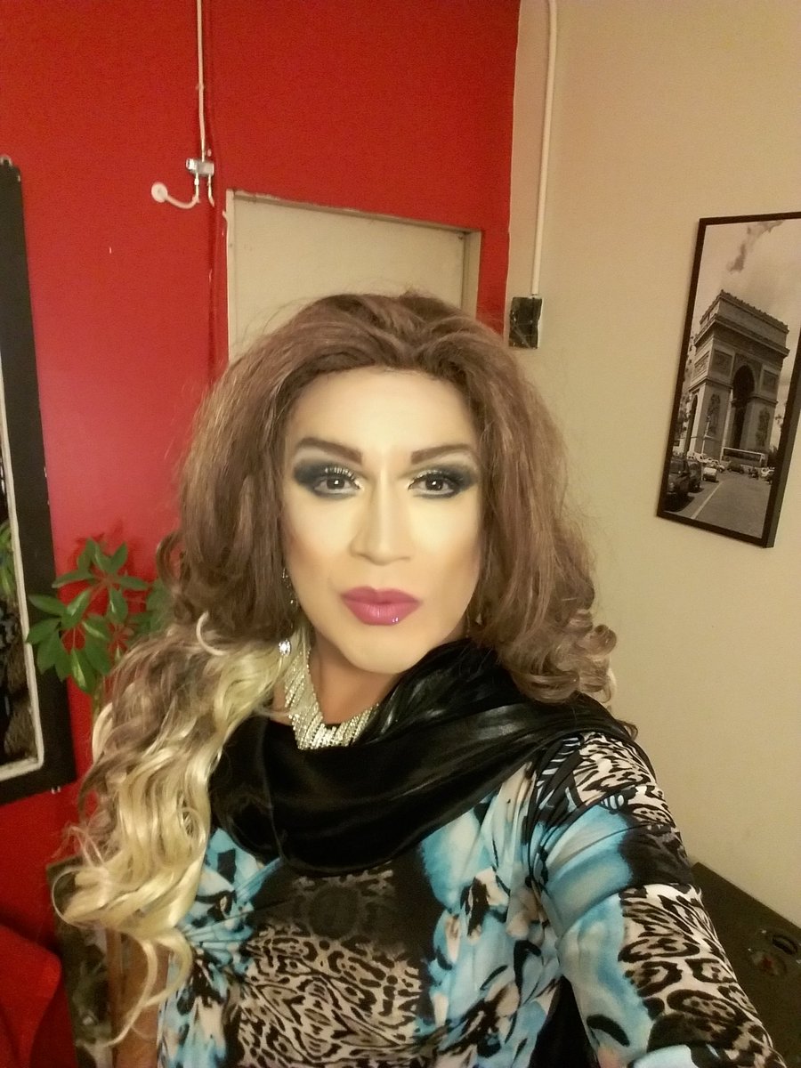 LDimauri's tweet photo. Cada dia es una nueva oportunidad, #TheSwitch2  aunque mi mensaje no les importó lo repito " en busca de la felicidad siempre hay un pedacito de cielo en la tierra". https://t.co/1lu8SHFfak