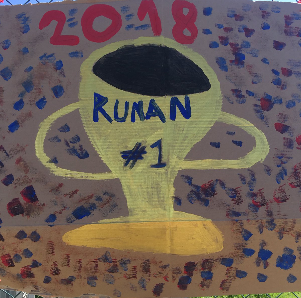 Fotbollsfeber <a href="/Runbacka/">Runbacka skolor</a> idag med två högkvalitativa matcher. Först den årliga matchen elever mot lärare och sedan niornas match mot grannskolan. ☀️🏫⚽️
#fotboll #solskol #fotbollsmatch #mittsollentuna #Sollentuna #twittboll #Runbacka