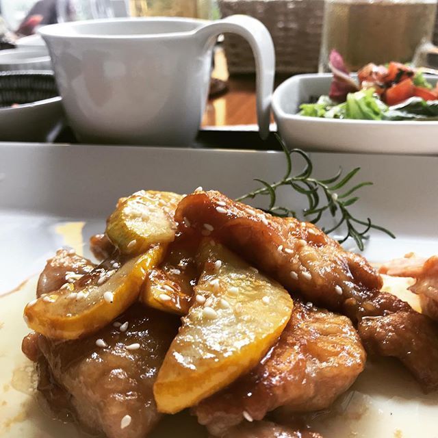 CheriTheGlutton's tweet photo. #ベトナム #ホーチミン #ちぇり #美味いもん #グルメ #料理 #Vietnam #hochiminh #Cheri #whatsyummy #gourmet #cuisine #magnoliagardens .
ホーチミンの美味いもん
What’s yummy in Ho Chi Minh City
https://t.co/MaOQGDqsbW https://t.co/0jcFzZ73EF https://t.co/oQURbbyYlW