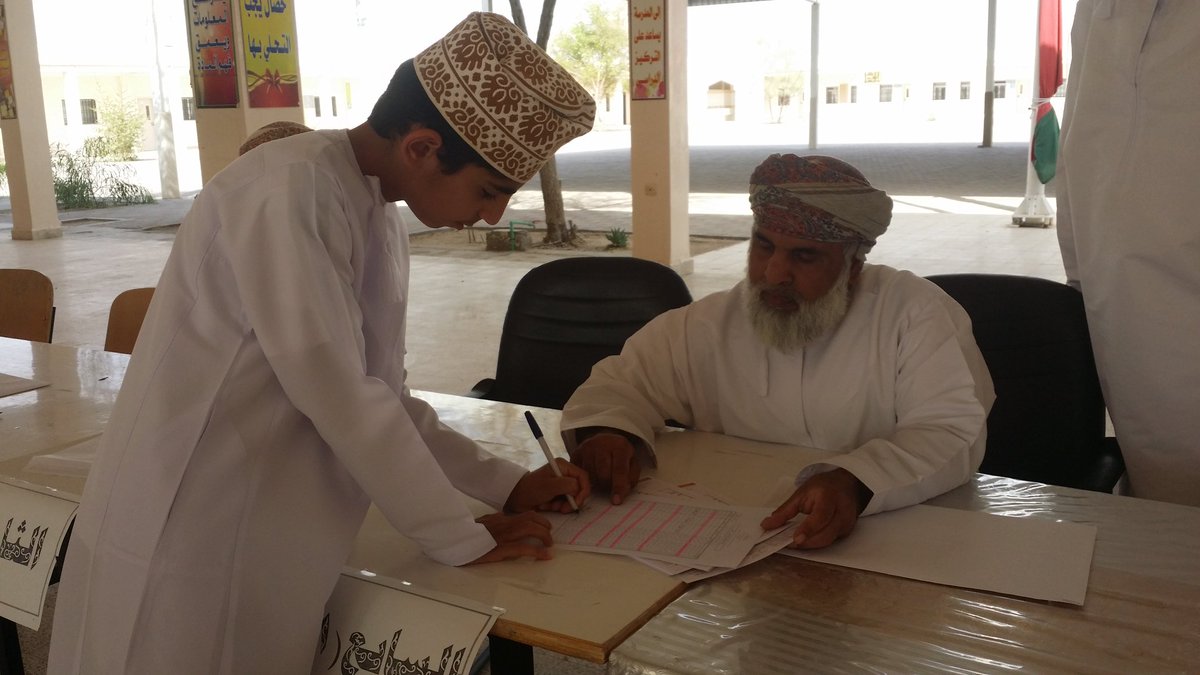 أيها الطالب المجتهد.......
بعد الجد والكفاح لابد وأن تنال ما كنت تسعى إليه .. ومن ضمن أهدافك... النجاح .. وها هي العبارت .. انثرها بين يديك..لعل وعسى تنال اعجابك فالف مبروك النجاح انتهت ايام اللي تحفظ فيها الدروس وجا اليوم اللي نقول لك فيها مبرووووووووووووك .