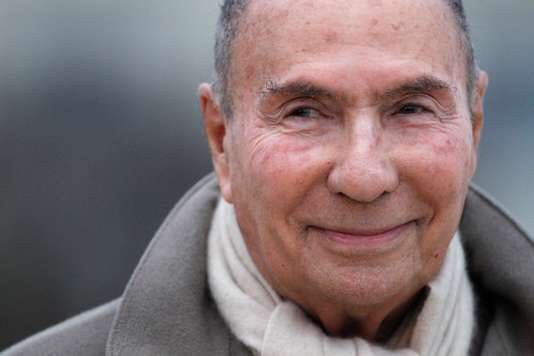 Serge Dassault était mon ami. J'étais son administrateur (bénévole) depuis 1993 au sein de sa Fondation pour les handicapés. C'était un homme d'une grande générosité à la recherche permanente du bien pour autrui. Il restera toujours pour moi l'homme de cœur et de fidélité.
