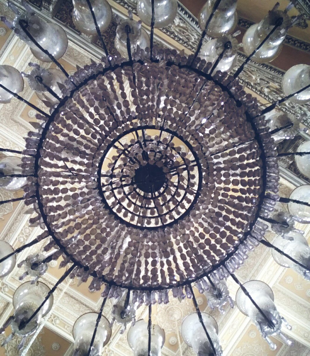 yoloviee's tweet image. Chandelier on high.. 
#GoogleHomeMini
#GoogleContest
#GoogleDonutShop