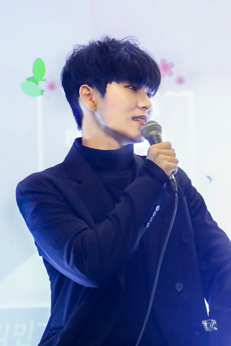 AriesDoha's tweet photo. 180526  Million Free Market Busking
 토요일 까지 아직 이�� 남았다요... ㅠㅠㅠㅠ시간아 빨리 가라 ㅠㅠㅠ 
#도하 #박도하 #PARKDOHA https://t.co/CDgEoxiTuv