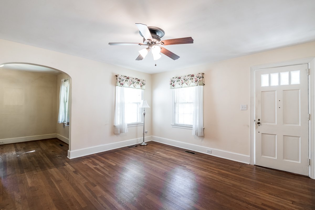 HomeSweetHeidi's tweet photo. In arguably one of the most sought-after neighborhoods IN THE STATE, this .23 acre corner lot has tons of possibilities. Location, location, location folks!
📍1111 Watauga Street in Raleigh's historic Oakwood
🏡 $325,000
☎️ Text or call (919)946-3292 or Heidi@HomeSweetHeidi.com https://t.co/9IGI4e4PTX